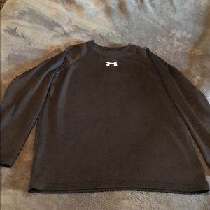 Boys size s Under Armour black long sleeve tee